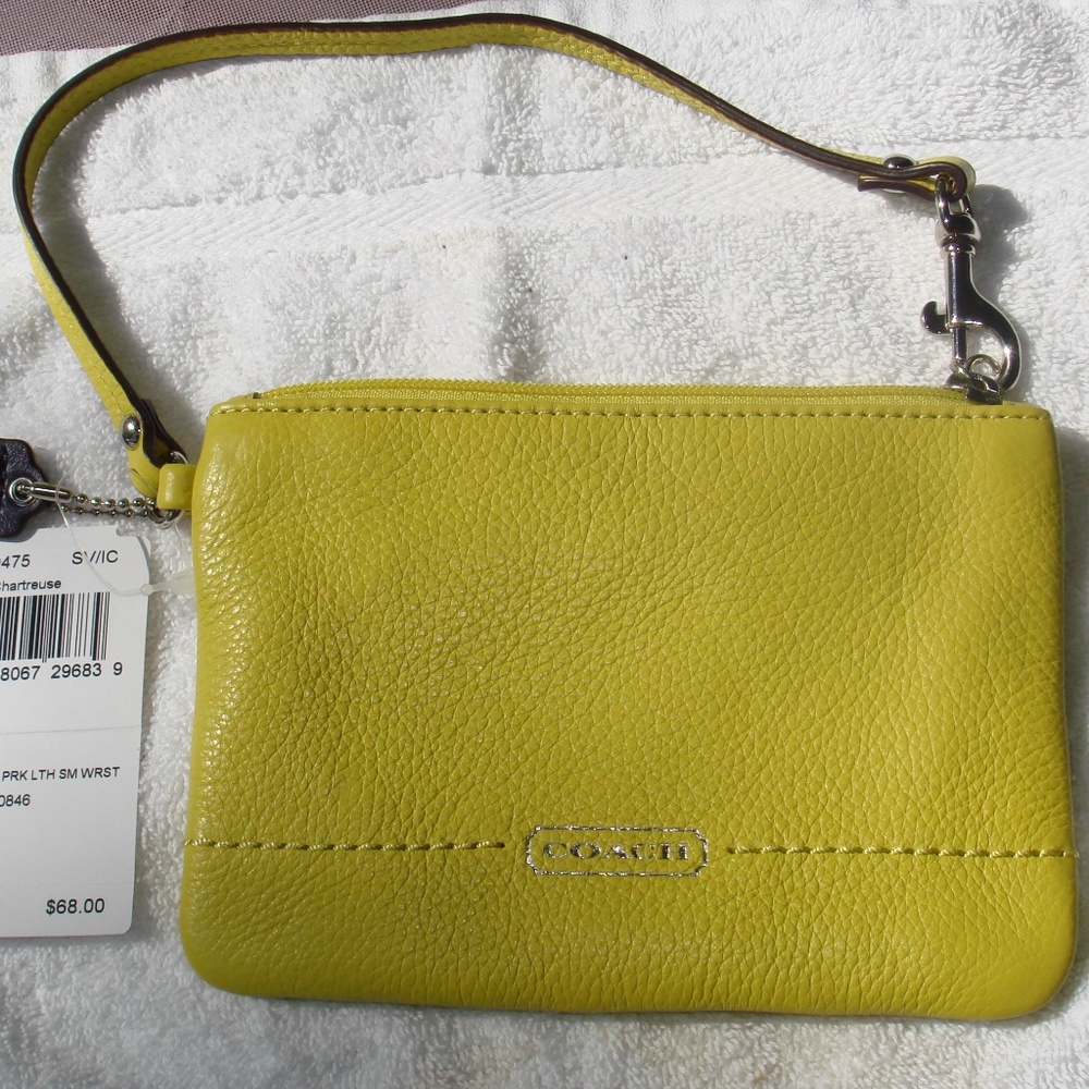 NWT Coach Park Leather Small Wristlet F49475